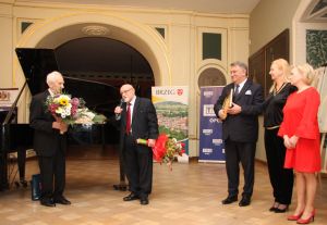 Congratulations from Paweł Kozerski, former long-term Director of the Museum of the Silesian Piasts. 1327th Liszt Evening, Brzeg, Silesian Piast Dynasty Castle, 03.03.2019. Photo by Tomasz Dragan.